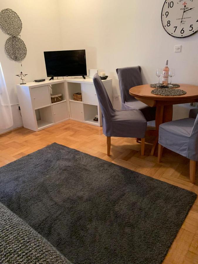 Sarmantni Apartman Malecka 2 Zagreb Luaran gambar